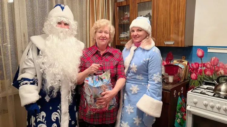 Волонтеры ЗабЖД передали более 900 подарков детям и одиноким пенсионерам в Забайкалье и Приамурье