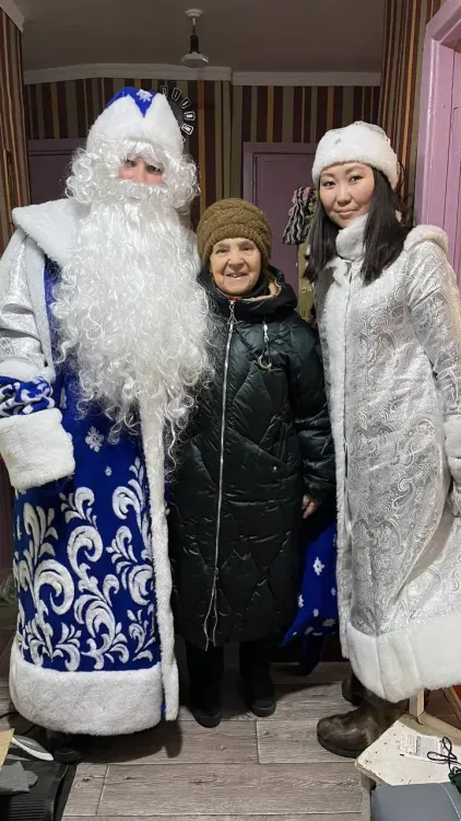 Волонтеры ЗабЖД передали более 900 подарков детям и одиноким пенсионерам в Забайкалье и Приамурье