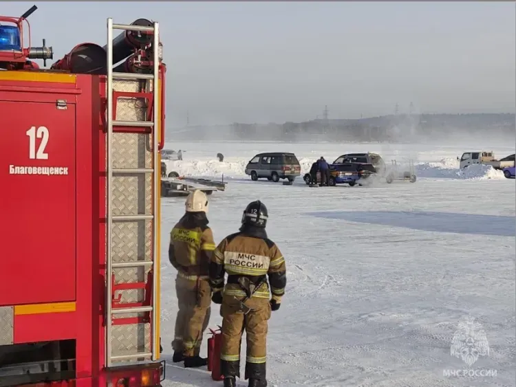 Ледовые гонки под присмотром МЧС прошли в Благовещенском округе