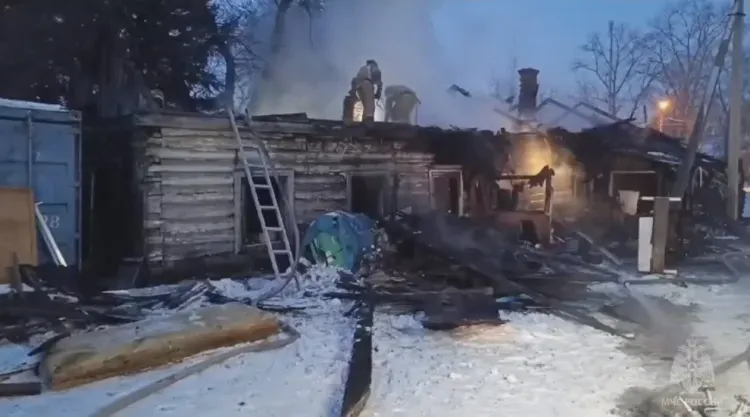 Два трупа обнаружены в сгоревшем жилом доме в Белогорске