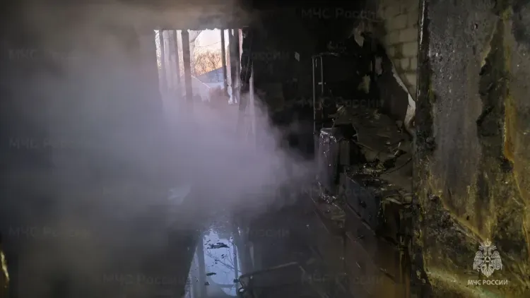 Ребенок найден под диваном в горевшей квартире в Благовещенске