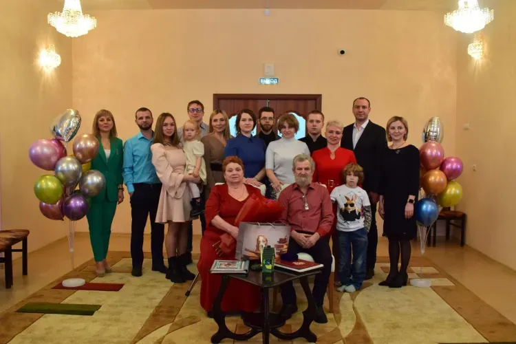 Семья строителей БАМа отпраздновала золотую свадьбу в Тынде