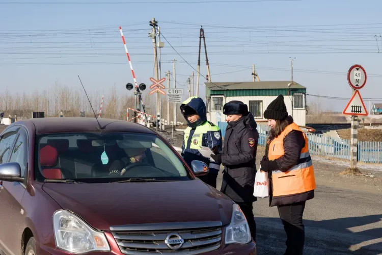 ЗабЖД продолжает проводить профилактическую работу среди водителей по снижению количества нарушений ПДД на переездах