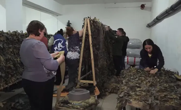 Первую партию плащей-невидимок отправили в зону СВО волонтеры из Белогорска