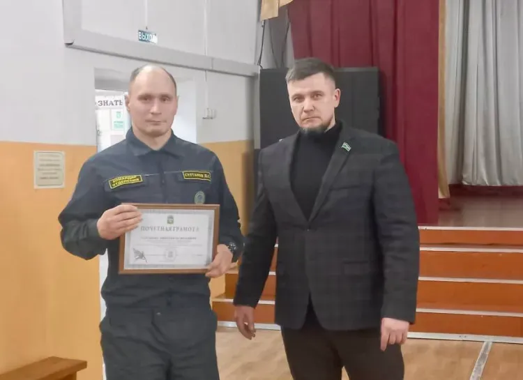 Грамоту за спасение людей из горящего дома вручили амурчанину