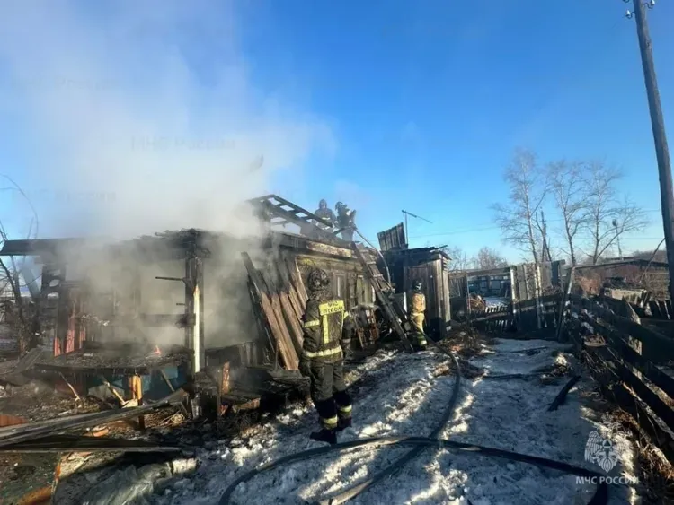 Гараж с автомобилем сгорели в Благовещенске
