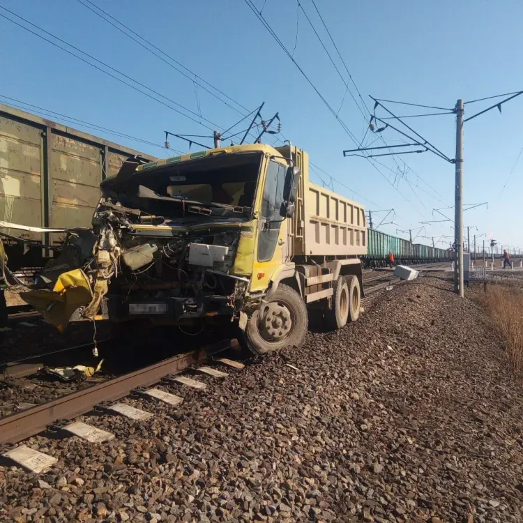 Выехал на "красный": полиция прокомментировала ДТП на железной дороге в Архаринском округе 