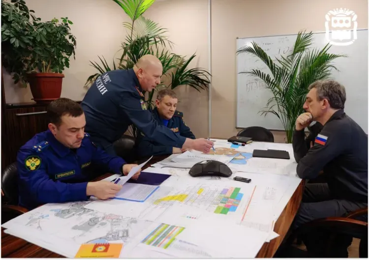 Губернатор Амурской области прибыл на рудник, где заблокированы горняки