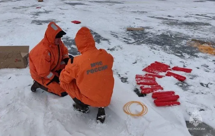 Подрыв льда провели на затороопасном участке реки Амур