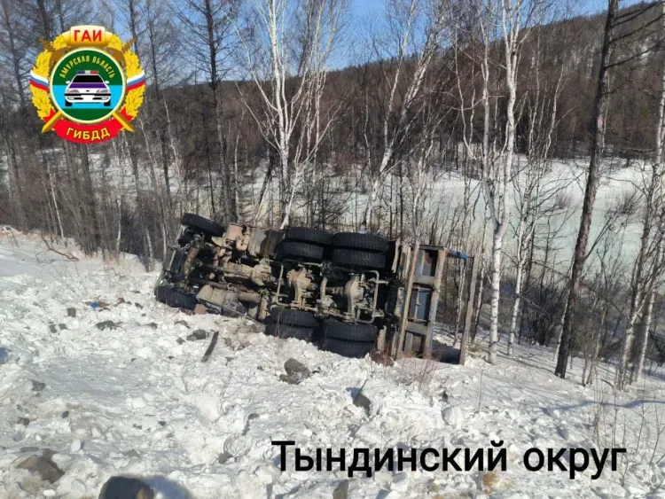 Водитель погиб после съезда с дороги в Тындинском округе
