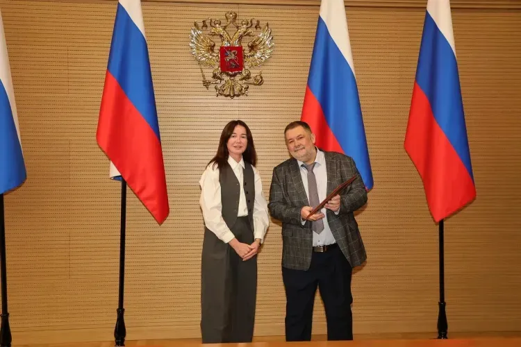 Писатель-фантаст Сергей Лукьяненко награжден за вклад в развитие Дальнего Востока