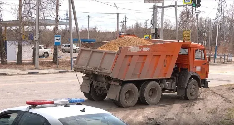 На машины с ненакрытыми грузами пожаловались жители Амурской области
