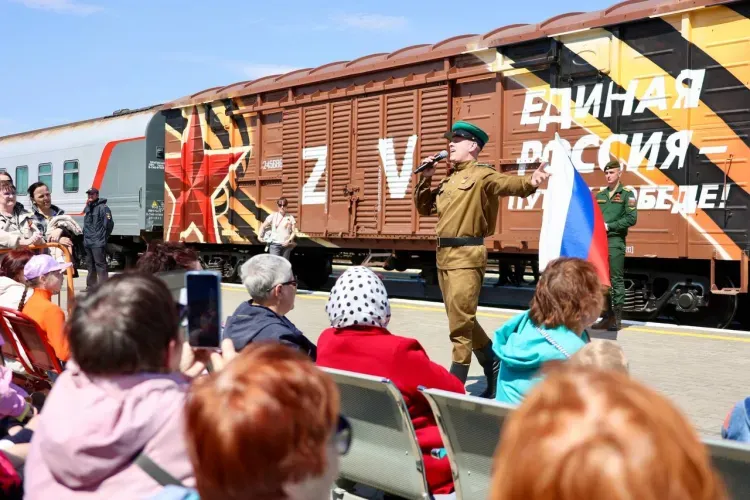 Торжественный митинг по случаю отправления ретропоезда со станции Благовещенск собрал более 12 тысяч человек
