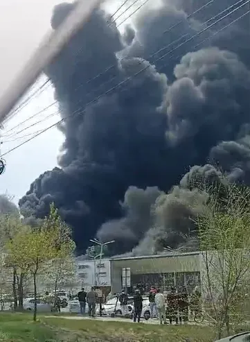 Крупный пожар произошел в торговом центре Хабаровска