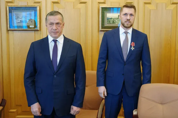  Орден Мужества добровольцу отряда "Тигр" вручил Юрий Трутнев