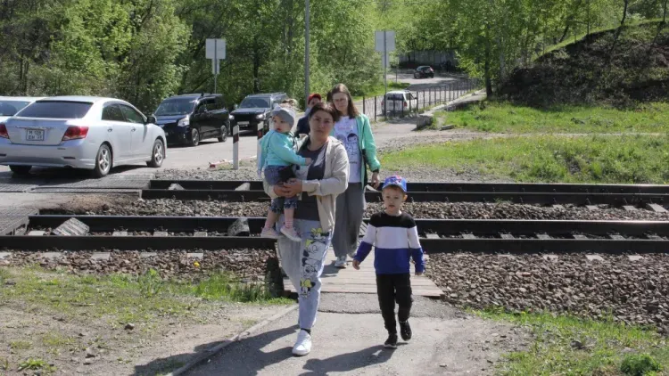 Сотрудники Забайкальской магистрали провели рейд «Безопасный переход» по профилактике правонарушений и травматизма пешеходов на железнодорожных путях