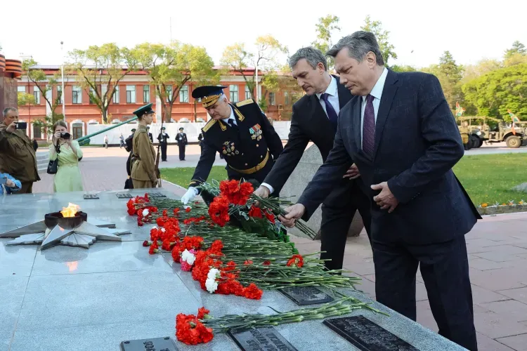  Губернатор Василий Орлов поздравил амурских пограничников