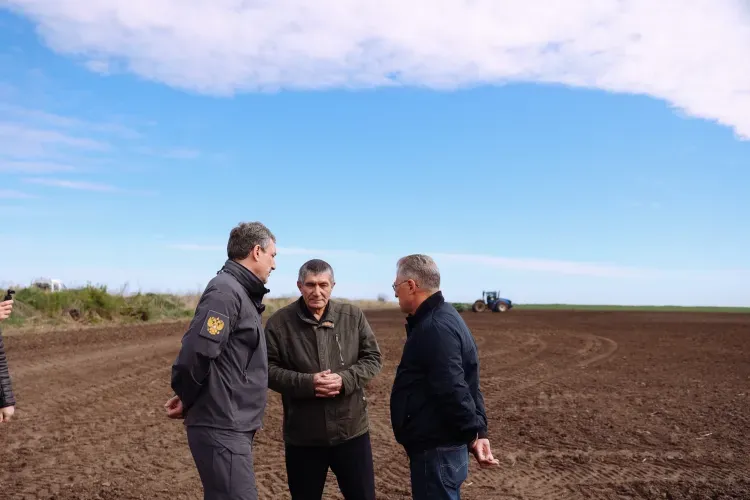 Поля аграриев Приамурья осмотрел губернатор Василий Орлов
