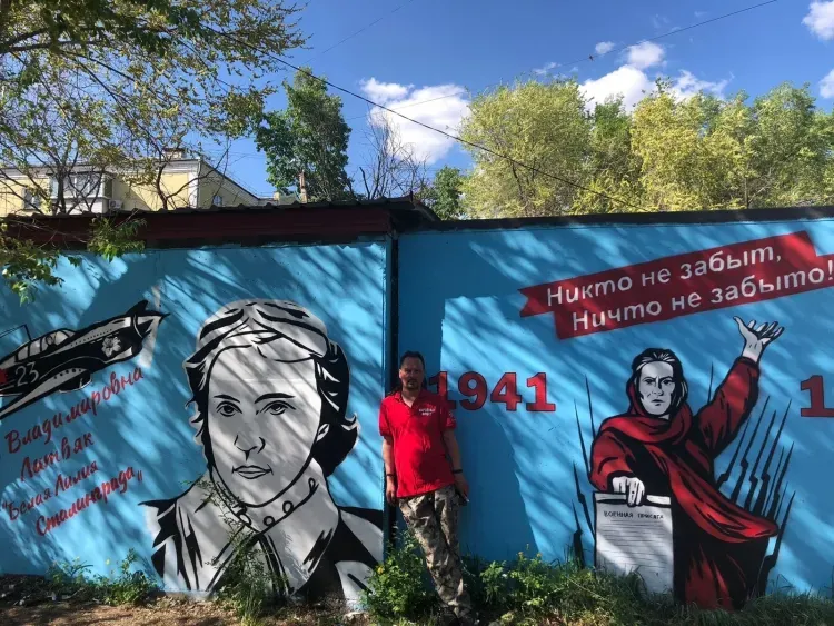 Стены, посвященные Победе, сделали на гаражах Благовещенска