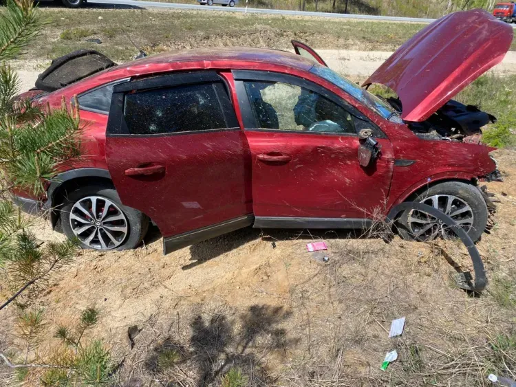 Водителю разбитого автомобиля помог "Дорожный патруль"
