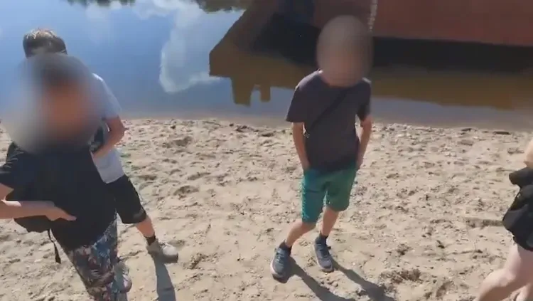 Дети прыгали с баржи в воду на затоне Благовещенска, где утонула девочка