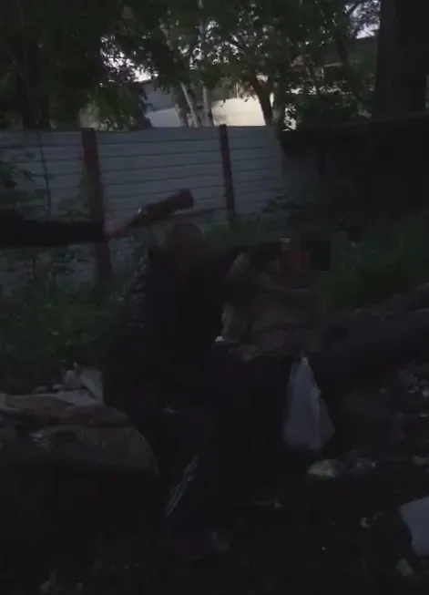 Дети поглумились над бездомными в Амурской области