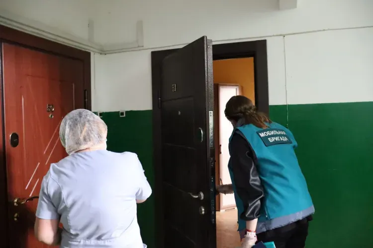 Больше 2 тыс. пенсионеров с комфортом съездили к врачам благодаря "Мобильным бригадам"