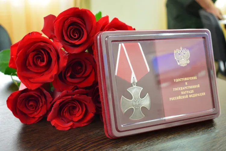 Орден Мужества вручили семье погибшего на СВО военного в Тынде