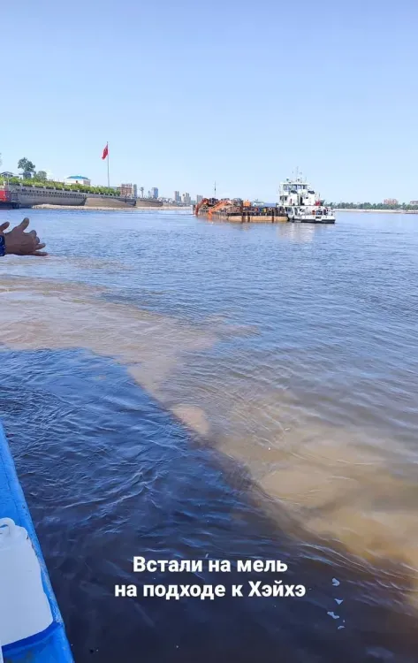 Теплоход Благовещенск-Хэйхэ предположительно сел на мель на китайской стороне