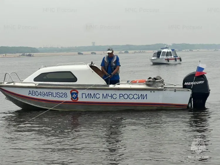 Пропавшего на реке Зее подростка продолжают искать