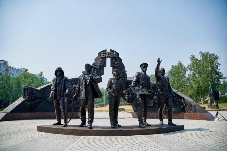 Летопись БАМа в бронзе и граните: масштабный мемориал открыли в Тынде