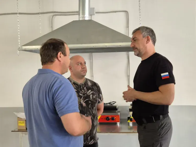 Десятки видов хлеба и булочек: новую пекарню в Магдагачах посетил губернатор