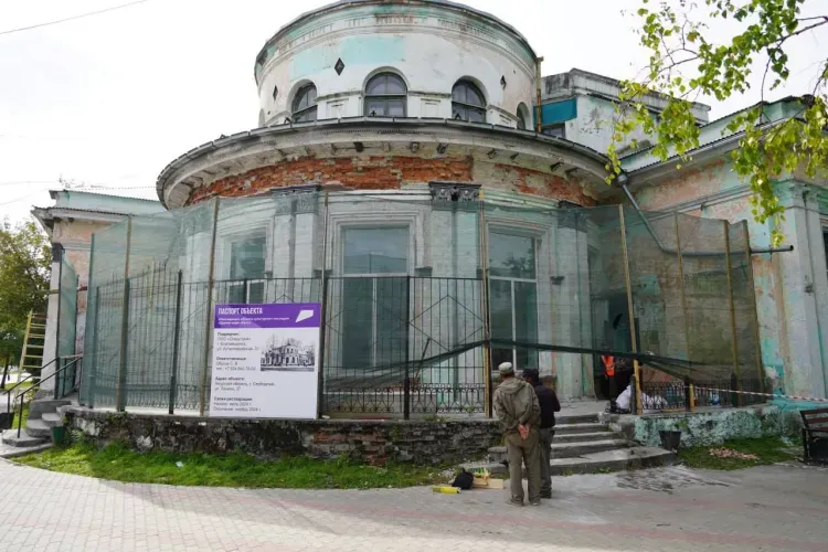 Нужный цвет вернут зданию "Кругляк" в Свободном 