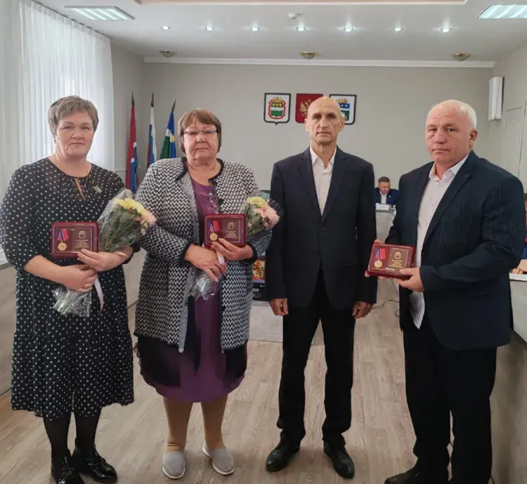 Медали за содействие СВО вручили жителям Благовещенского округа