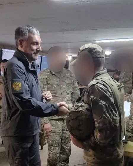 С новым званием поздравил амурского бойца в ДНР губернатор Орлов