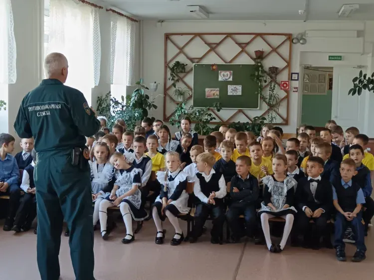 Папа - герой: отцов поздравили амурские школьники