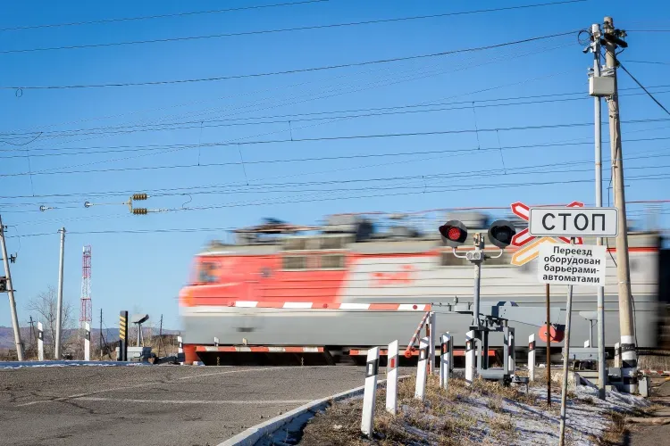 ЗабЖД выполнила капитальный ремонт десяти железнодорожных переездов в 2024 году