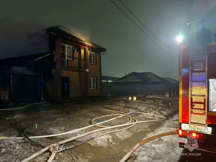 Двухэтажный дом с гаражом полыхали в Чигирях