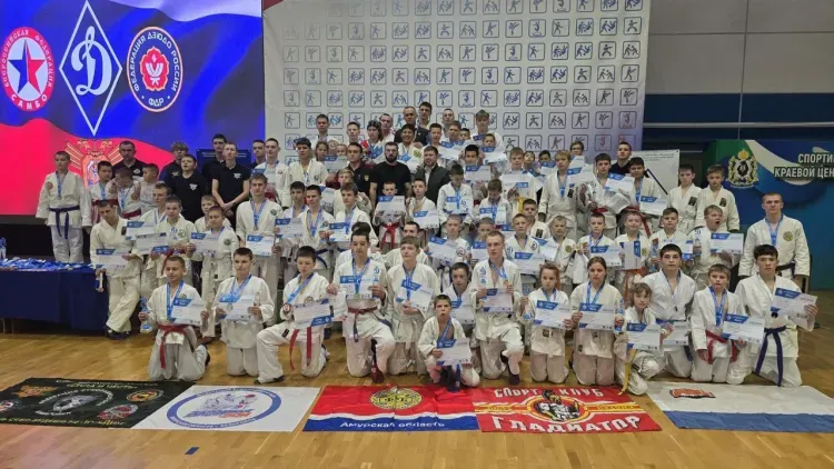 Десятки медалей привезли из Хабаровска амурские рукопашники