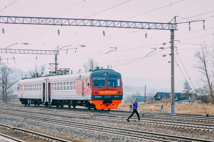 Локомотивные бригады ЗабЖД 38 раз применяли экстренное торможение для предотвращения наезда на людей за 10 месяцев 