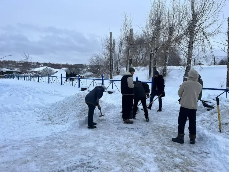 Школу освободили из снежного плена в Амурской области