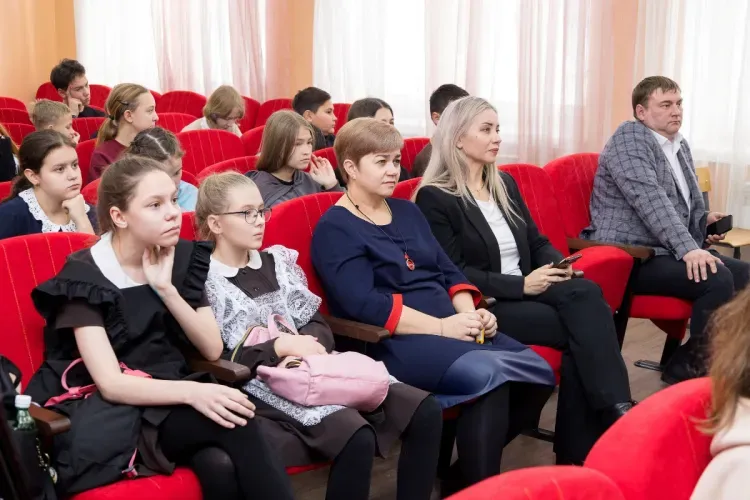 ЗабЖД назвала победителей межрегионального конкурса плакатов «Железная дорога БЕЗ ОПАСНОСТИ»