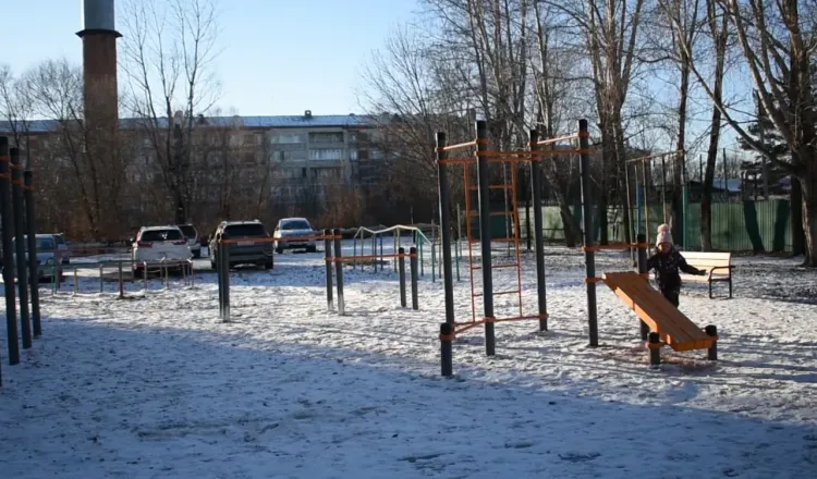 Экономия помогла обновить двор в Амурской области
