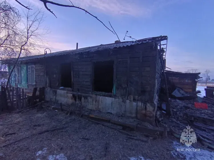 Упала на пути к спасению: пожилая женщина погибла в пожаре в Уруше