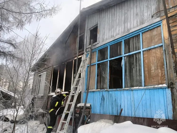 Мертвого мужчину нашли в горевшей квартире в Тынде