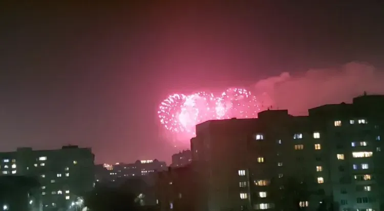 Был виден и слышен в России: салют 30 минут гремел в китайском Хэйхэ