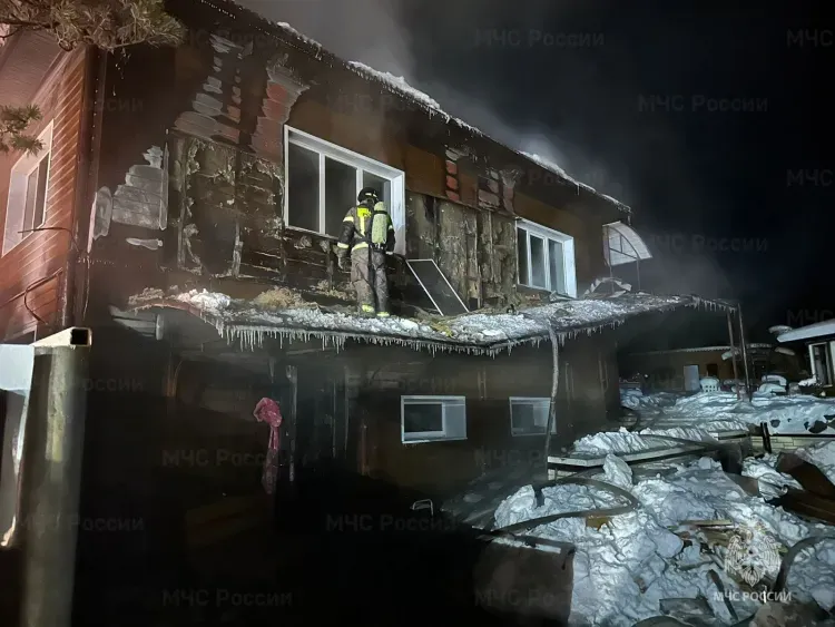 Пожар охватил строящийся дом в Благовещенском округе