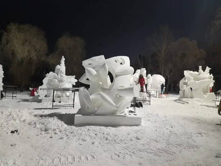 Скульптура с китайским колоритом принесла победу мастерам из Благовещенска и Хабаровска