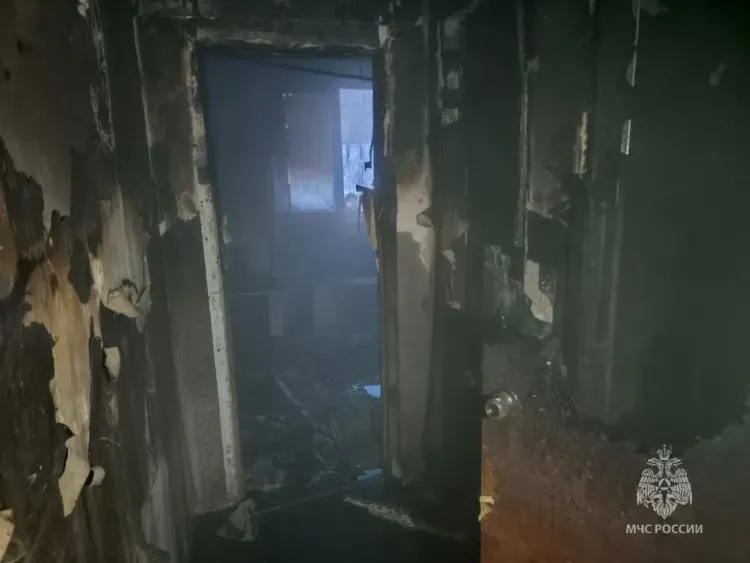 Четверых человек доставили в больницу с места пожара в Тынде