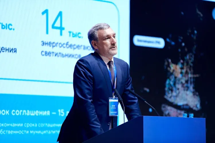 Опытом по ремонту дорог поделился на федеральной сессии Василий Орлов